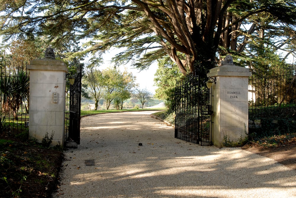 Approaching Rumwell Park on driveway